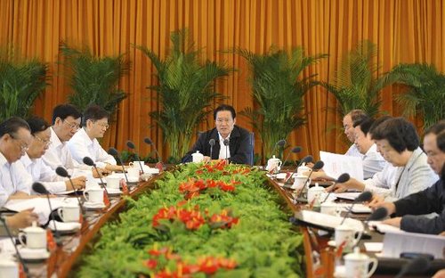   5月20日，周永康在中央政法委全体会议暨司法体制改革专题汇报会上强调，不断完善刑事司法制度不断提高执法办案水平，确保每一起案件都经得起法律和历史的检验。